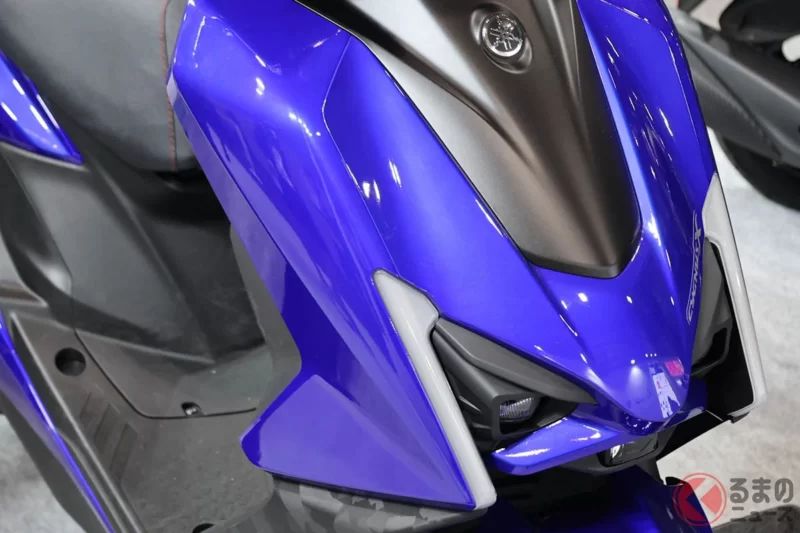 Yamaha 宣布導入「新型」原付二種 Scooter 到日本！採用「X」風格臉孔的運動化外觀，並搭載提升便利性的配備！連騎乘表現也講究的「Cygnus X」在大阪 Motor Cycle Show 亮相