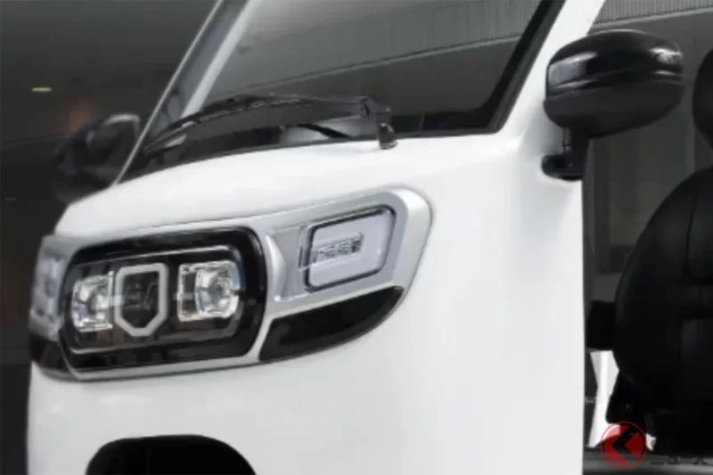 新車「只要 69 萬日圓」的「3 人座車」引發高度關注！全長僅 2m，還擁有「100 日圓可跑 150km」的超高經濟性，而且普通駕照就能開！免車檢的日常代步工具 Bubble「Biber Trike」超有吸引力