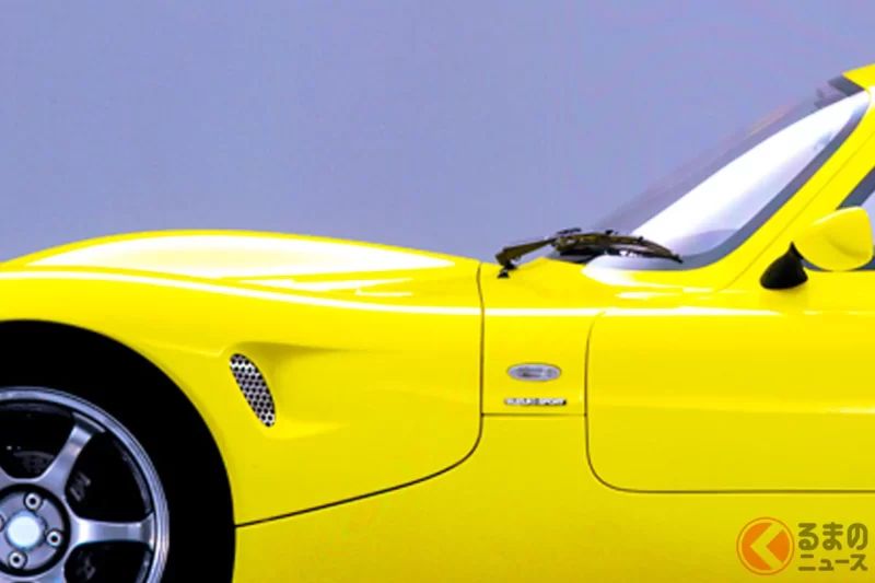 鈴木推出超級正統派「FR運動跑車」，引發大量討論！「居然搭載摩托車引擎…!?」「車重僅550kg太誇張了」「我最愛這種鈴木！」的聲音也不斷出現！這款還能「合法上路」的車型，採用「鷗翼門」設計，被稱為「隼Prototype」