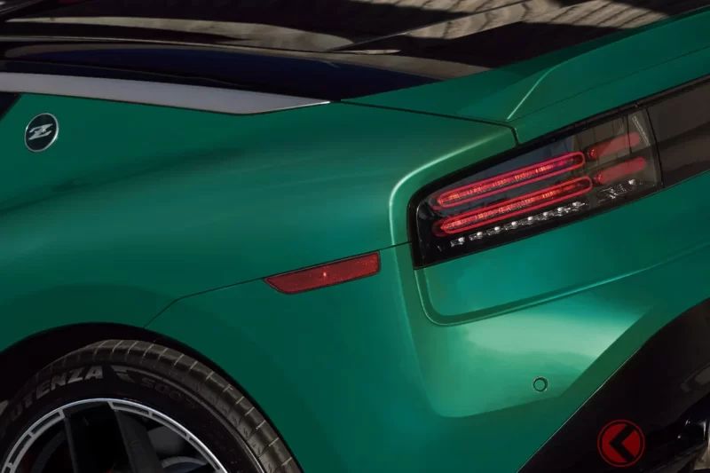 Nissan「新型Fairlady Z」發表！ 傳奇「G nose」與「Z emblem」回歸！ 向初代致敬的「深海green」超有質感，「2027年式」美規版本到底改了什麼？