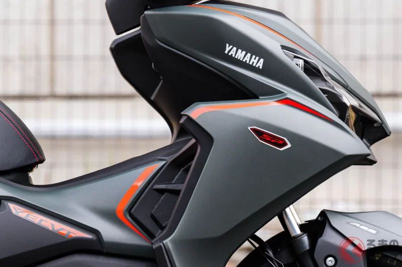 Yamaha「高速也能騎的“新型”小排氣量速克達」將導入日本！採用承襲自超級運動車「YZF-R1M」的前臉設計，搭配可感受“渦輪感”的動力系統！輕二輪車款「Aerox」已在大阪MCS公開