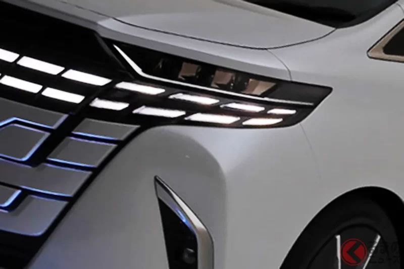 Toyota「超“清爽臉”Alphard」!? 全新不走浮誇路線的高級minivan登場！不再閃亮張揚、改走優雅風格的設計，加上質感滿滿的「純白」內裝也超吸睛！這台「Alphard Modellista Concept」到底是什麼？