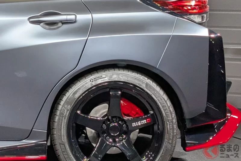 Nissan「全新“4WD”sports car」引發熱烈關注！「一定要買」、「powertrain直接換掉太認真了吧」、「NISMO風格全開」等聲音不斷！全長4.2m車身搭配寬體專用設計的「Aura NISMO RS Concept」成為焦點！