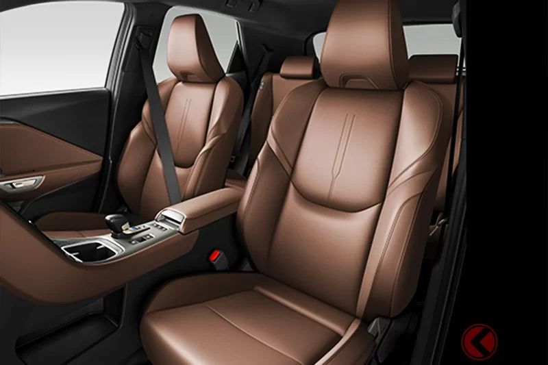 一公升可跑28km！Lexus最新「小型高級車」超吸睛！比頂規便宜「超過150萬日圓」卻仍有豪華內裝！全長約4.2m「剛剛好尺寸」再加上滿滿舒適配備的「LBX」最便宜版本是什麼？