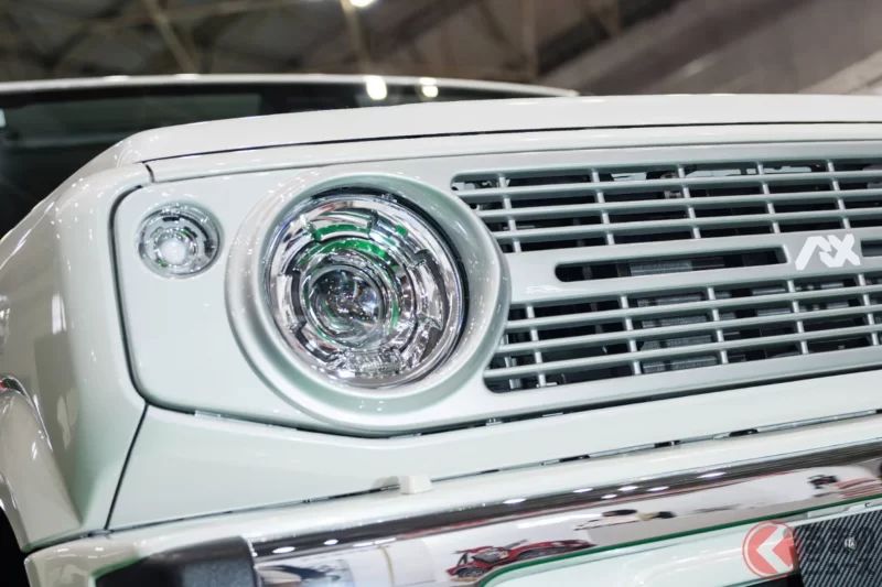 鈴木的「正統四驅輕型車」變身復古風格！經典名車「Suzulight」風格的創新水箱護罩超級有型！這就是Auto Revi’s打造的「Neo Classic」Jimny！