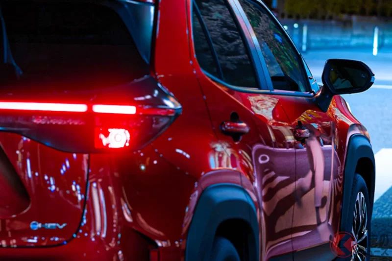 豐田新款「Yaris SUV」登場！「6年目的進化」帶來哪些改變？搭載1公升引擎就能跑超過30km，全長約4.2米的「小型Cross」在經銷商間也成為話題