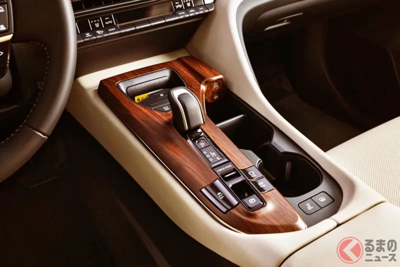 約850萬日圓！Toyota「Crown Majesta」引發正反兩極評價！睽違5年「復活」，有人讚「是大叔們的夢想」「很有感觸」，但也有人認為「跟印象不一樣」？於Saudi Arabia推出的「頂級車型」備受關注