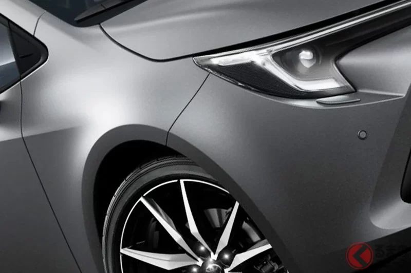 請注意！Toyota「全新」Corolla亮相！採用了兩種「不同車型」以及首次導入的「創新霧面車色」！安全功能提升、兼顧環保的「革命性內裝」也非常吸引人！進化後的「Touring Sports與Hatchback」英國規格版本又有哪些特色呢？