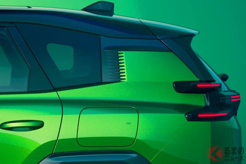 時隔8年全面更新！新型「“5人乘坐”緊湊型SUV」即將登場！採用與豐田「RAV4」相近的全長4.6米“剛剛好的尺寸”！搭載低油耗的1.2公升「Turbo」引擎，與Citroen「C5 Aircross」相比如何？