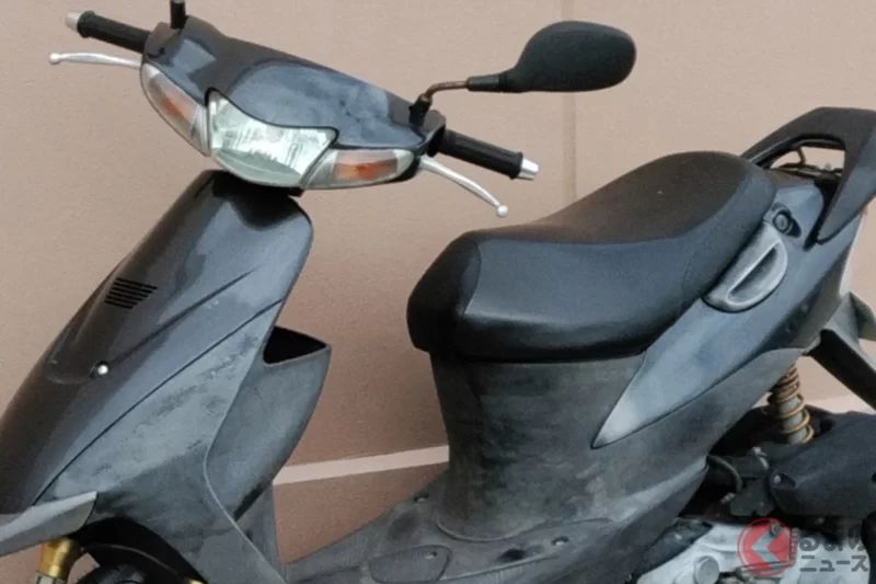 「欸…！」「把車牌折彎的機車」逃逸！遭逮的男高中生竟是「無照駕駛」 網友怒批：「只是在耍帥而已很難看」「應該加重處罰」