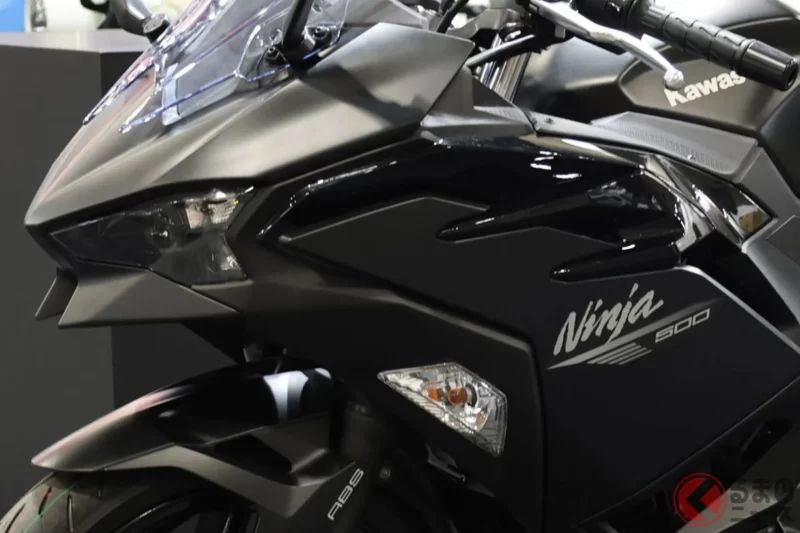 新車89萬日圓！Kawasaki在日本首次導入的「全新Ninja 500」引發高度關注！無論升級或降級都能適用的「剛剛好」尺寸感！在Motorcycle Show 2026兩大會場的反響如何？