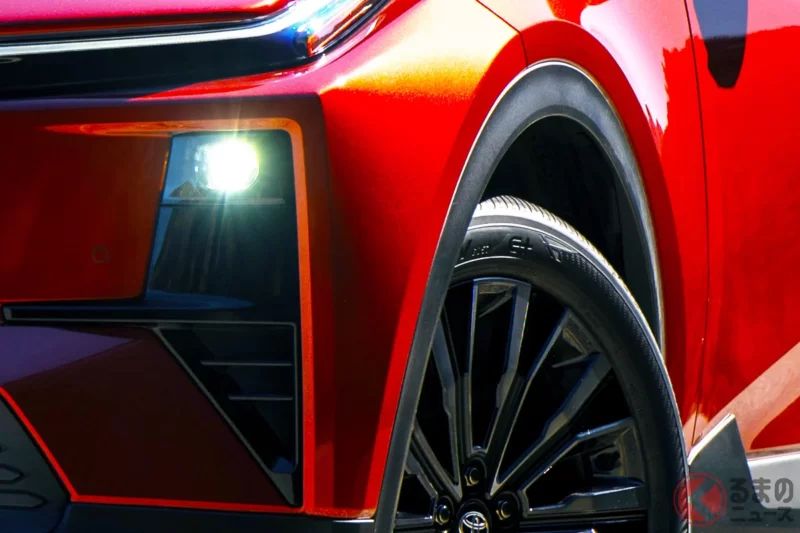 Toyota全新「C-HR」正式上市！曾經的「超人氣SUV」進行全面大改款，進化為「全長4.5m」的大型車身！搭載超強悍「340馬力」動力單元，還採用前衛的「鯊魚臉」設計！在北美進化的新世代車型到底是什麼樣子！