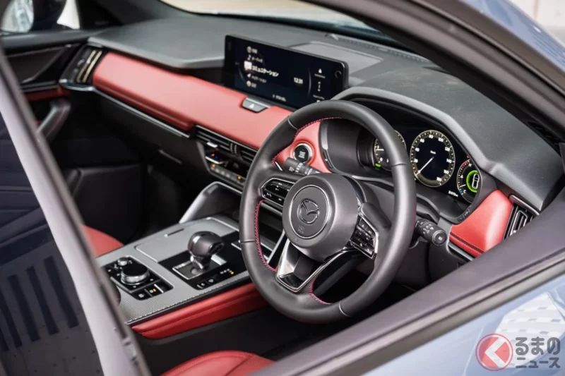 Mazda大型「高級5人座SUV」進化了！直列6缸「大排氣量」引擎＋後輪驅動讓駕馭更爽快！鮮明“紅色”內裝也很加分，全新CX-60的「成熟進化」程度到底如何？