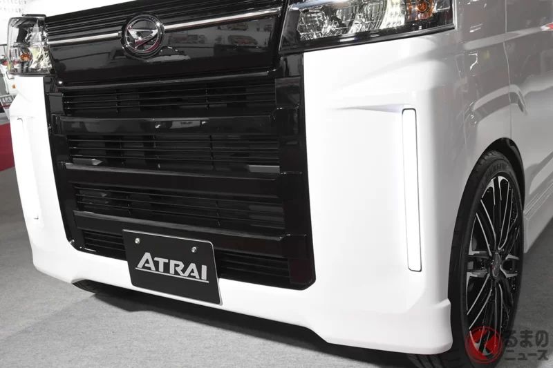 Daihatsu「豪華」輕型廂型車再度受到關注！ 採用像「Alphard」風格的前臉設計×高質感車色，看起來就像高級車一樣！ 與2022年公開的概念車型「Atrey Premium ver.」比較解析