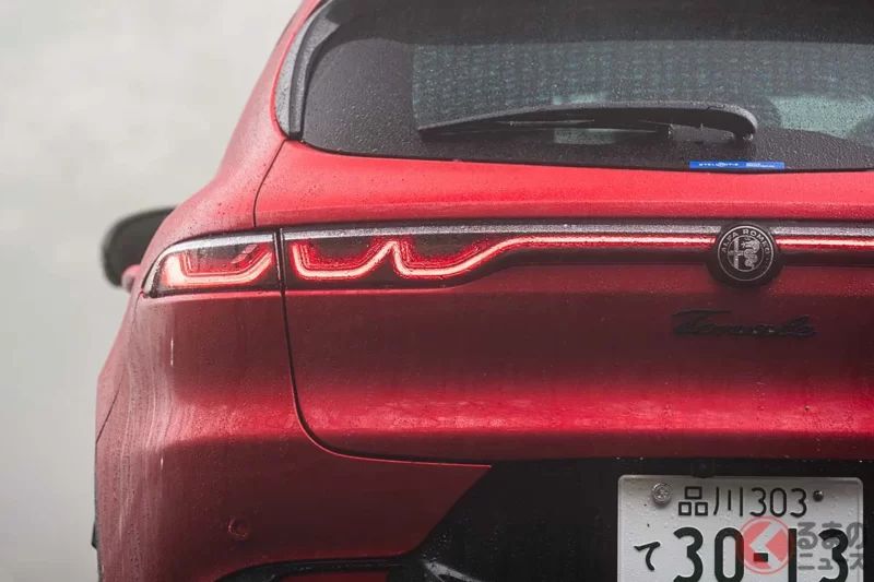 全長4.5m級的新型SUV「Tonale」登場！睽違4年大改款，讓「Alfa Romeo」的品牌風格更加鮮明！？甚至導入「復古設計」的新車型實力究竟如何？