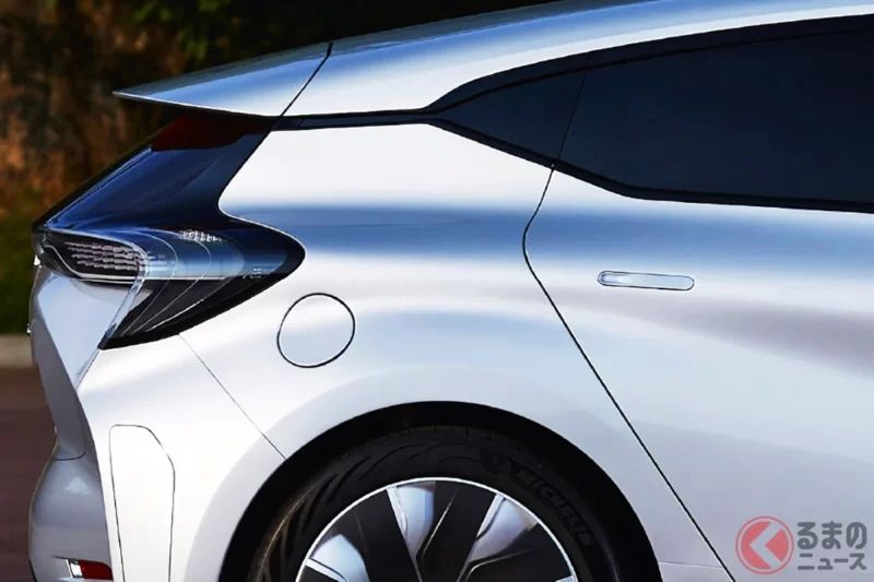 1公升可跑“100公里”？Toyota「Aqua」尺寸的「小型3門Hatchback」引發高度關注！採用「超輕量車身」與創新的「觀音開門」設計！超低油耗車款Renault「Eolab」是什麼樣的法國車型？