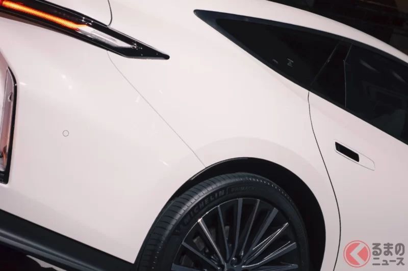 Lexus全新「大型Sedan」即將登場！全長超過5公尺的流線車身，搭載全球首創的「高科技豪華內裝」！可選多種動力系統的「第8代ES」究竟是什麼？