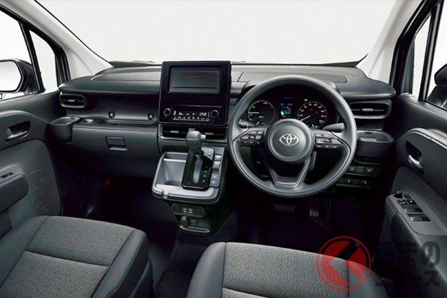 以「輕型車價格」就能入手的Toyota最新「Compact Minivan」備受關注！比頂規便宜「超過120萬日圓」但仍配備Power Slide Door與安全配備！油耗超過「18km/L」的簡約設定——Sienta「最入門車型」究竟是什麼？