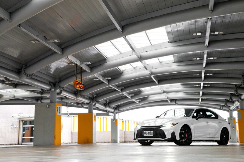 跑格入味 Lexus New IS 300h F Sport