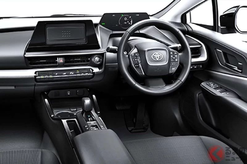 一公升可跑「超過32km」！Toyota「最便宜」Prius引發關注！新車276萬日圓起，採用「黑色基調」的俐落外觀！比高階版本便宜「184萬日圓」的「X」等級實力如何呢