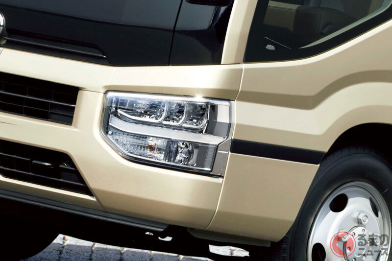 Toyota「全新29人座車型」詢問暴增！搭載3.0升新引擎並採用碟式煞車！雖然迎來期待已久的大幅進化，但卻傳出「買不到」！？新型Coaster在經銷通路的實際情況如何？