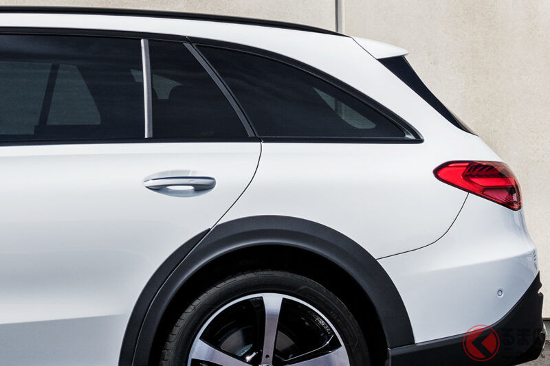 搭載2.0L「turbo」引擎的「四驅」station wagon SUV引發關注！車長約4.7m、與Subaru「Levorg Layback」同級尺寸！擁有寬敞行李空間與強悍設定的Mercedes-Benz「C-Class All-Terrain」到底是什麼樣的車？