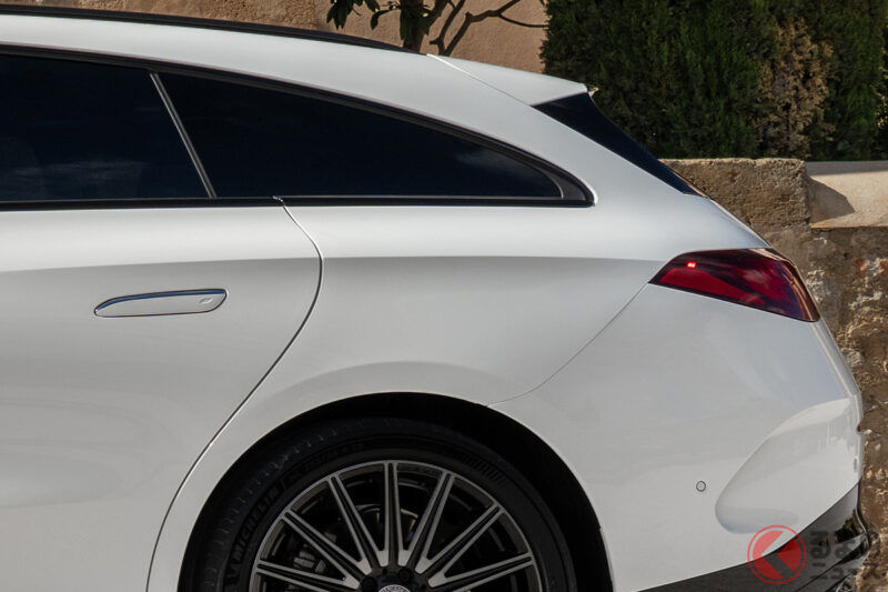 搭載1.5L「直列4缸Turbo」的「新型旅行車」登場！擁有全長4.7m級、接近Subaru Levorg尺碼的規格，並採用流線型車身設計！同時提供高性能4WD系統的Mercedes-Benz「CLA Shooting Brake」德國版本究竟是什麼樣的車款？