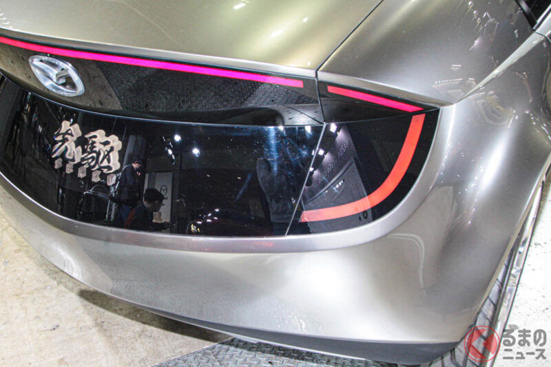 Mazda推出全新創新「4人座」Sport Car！採用全長約4.6公尺車身，搭載劃時代「轉子引擎×Hybrid」系統！並配備「雙側滑門」設計，這款面向成熟族群的概念車「Mazda Senkaku」究竟是什麼？