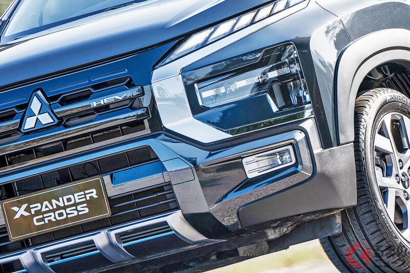 三菱推出的「三排7人座SUV Minivan」實車亮相！全長約4.6公尺的「剛剛好尺寸」加上帶點粗獷感的風格引發高度關注！同時還搭載自家開發的Hybrid系統，這款面向ASEAN市場的「Xpander Cross」到底是一台怎樣的車？