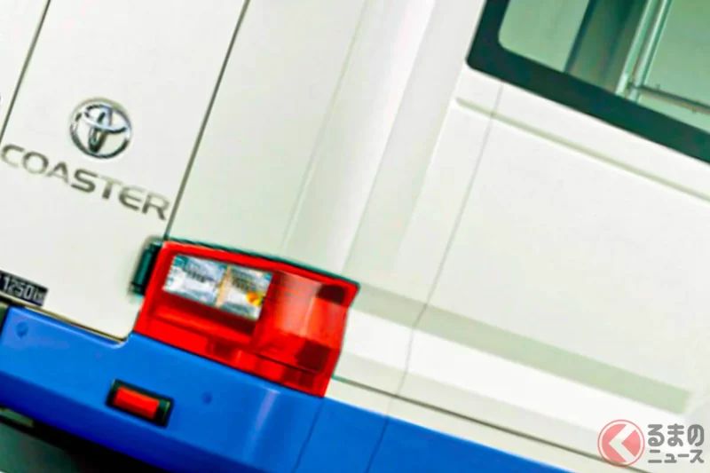 Toyota新型「“9人座”model」“Big Van”登場！超長車身「可以裝很多東西」！約735萬円的「Coaster」是什麼車？