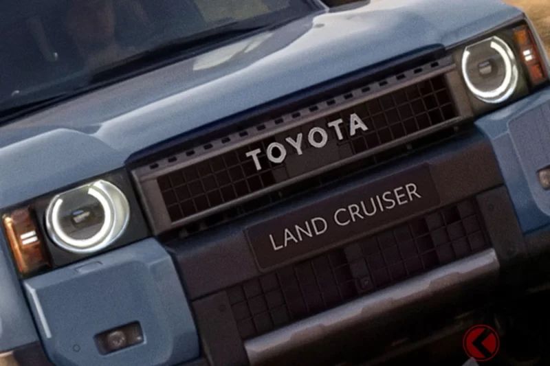 售價突破1700萬日圓的Toyota「全新」Land Cruiser受到關注！「250果然還是圓燈最有復古感、很好看」「在日本不能選Turbo Hybrid真的很可惜」歐洲於2026年春季開始販售的「最新250」新增「VX」「VX-L」究竟是什麼規格？