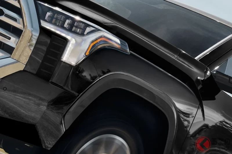 Toyota全新「“4WD”車型」上市引發話題！「比Land Cruiser還大真的很有浪漫感」「反而很新鮮」「在東京都內開可能有點困難但很有吸引力」等聲音出現！搭載大型grille×大尺寸輪胎的“tough design”超吸睛的「全新Tundra」備受關注！