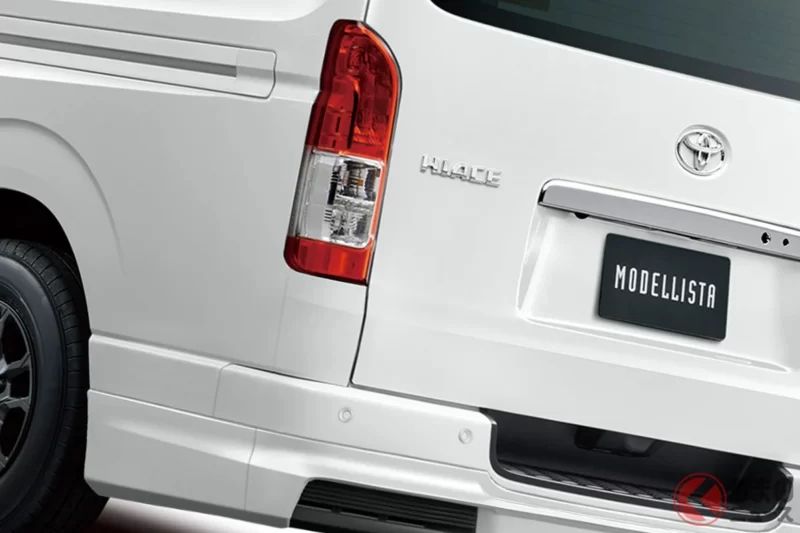 Toyota「全新 Hiace」取消香菇後視鏡，進化成更俐落的外型！搭載貼地感十足的超低車身專用 aero 套件，加上會發光的 LED 燈飾，氣勢超強的「Modellista Version I」到底是什麼樣的車型！
