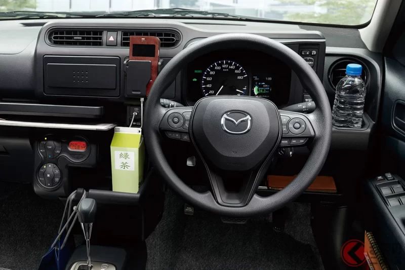 Mazda 的「新世代 Familia」受到關注！這款延續超過 60 年歷史的長青車型再度進化！主打實用取向、售價不到 200 萬日圓的「Van」版本，配備超豐富、相當貼心！最新車型內容究竟是什麼！