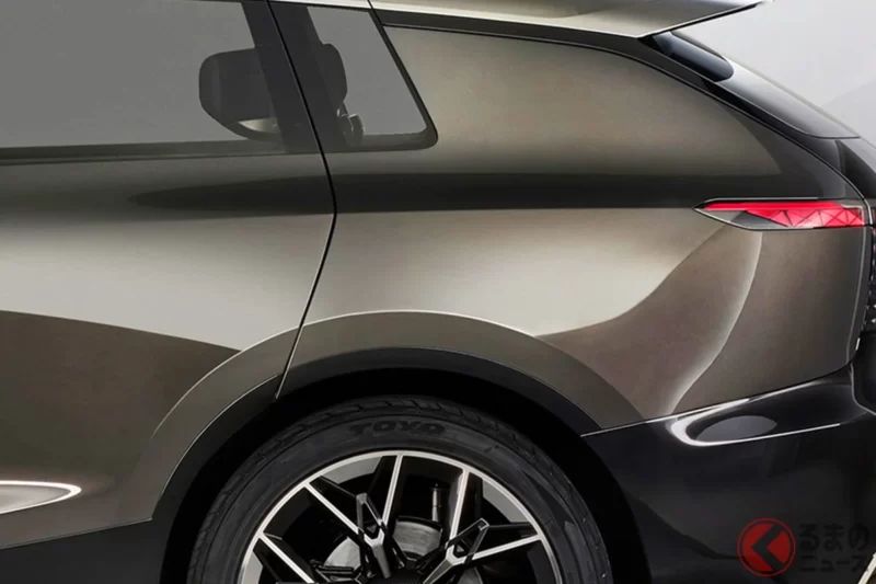 引人注目的全新「4WD minivan」登場！擁有「超越Alphard」等級的巨大車身，採用「雙開式對開門」與「超寬敞豪華內裝」！還有會發光的前臉設計也相當吸睛，這就是Audi「Urban Sphere」德國版本到底是什麼樣的車？