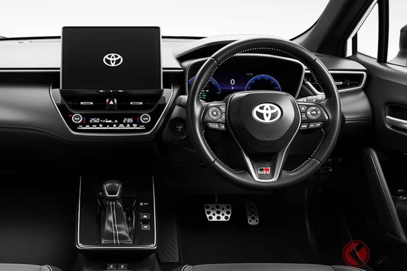 全長約4.4m！備受關注的Toyota「運動風SUV」！搭載每公升23.3km低油耗＆專用2.0L直列4缸Hybrid引擎！389萬日圓頂規「Corolla Cross GR SPORT」豪華配備有哪些？