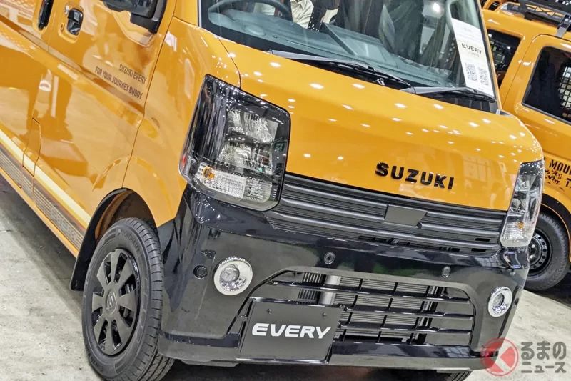 Suzuki 新型「輕型 Van」首度公開！搭載大型水箱護罩與銳利「Black Mask」新設計！舒適性也同步提升的新款「Every」大幅改良車型，在 Outdoor 活動中正式亮相