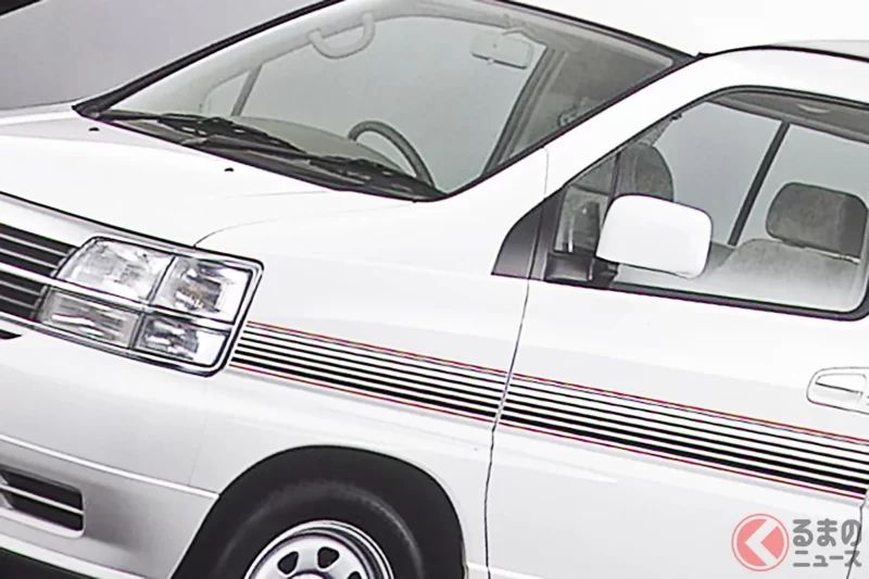 Nissan「雙層」Elgrand 引發高度關注！高級Minivan 變身成可讓「4位成人」睡覺的上下舖車型！？還配備像蝸牛一樣的「寬敞車體」！原廠打造的車宿版本「Field Base X」究竟是什麼樣的車？
