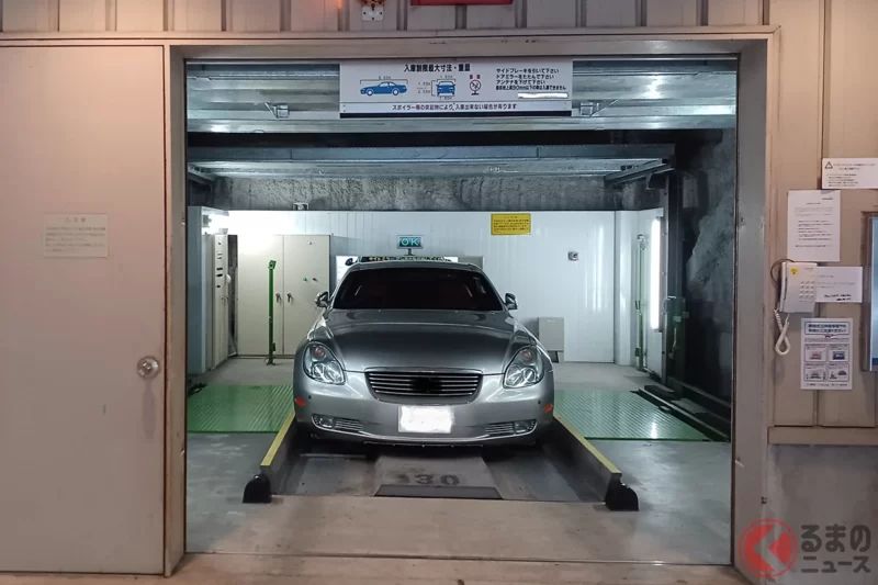 「為什麼會這樣…」愛車停進「機械式停車場」結果被撞得「坑坑疤疤」！ 「有停進去就安全了」其實是大誤解！ 發生悲慘「損害」到底有沒有賠？ 「事故原因」與應對方式一次看懂！