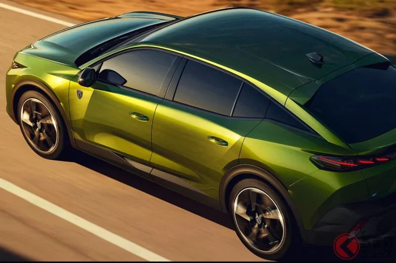 睽違3年大改款的全新「Coupe SUV」即將登場！？全長不到4.7m的「剛剛好尺寸」搭配「前衛設計」！還有時尚新色綠色可選的 Peugeot「408」究竟是什麼樣的車？