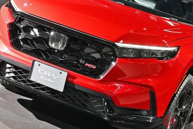 全長4.7m級！Honda 全新「亮黑色 SUV」引發關注！日本國內首度搭載「SENSING 360」＆每公升可跑18km！售價577萬日圓的頂級版本「CR-V Black Edition」究竟有哪些豪華配備？
