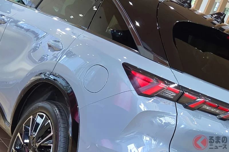 Nissan 全新「Coupe 風格 SUV」首度公開！擁有 5m 車長車身，採用創新「Bamboo Forest Grille」以及貫穿式「一字型頭燈」設計！還有會發光的豪華內裝與帶有金屬粉末的烤漆也相當吸睛！充滿高級感的 Infiniti「QX65」實車正式展出！