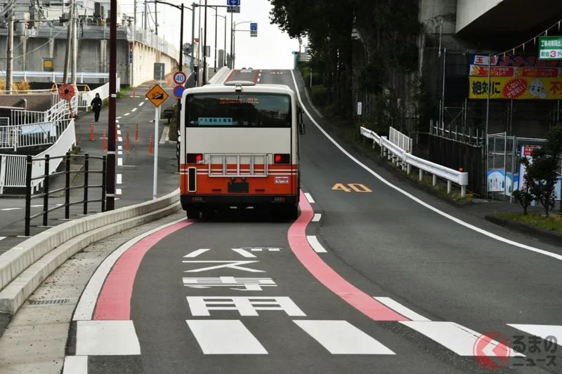 「只是正常開車就可能變成違規」!? 很容易不小心忽略的「公車專用道」到底是什麼？不同地區規則也不一樣？實際運作上存在差異的「路線巴士專用／優先通行車道」是什麼？