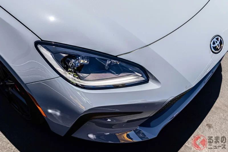 Toyota 新型「FR sports car」首次公開！新增超帥新車色「Thunder」並強化行駛性能！搭載「三鏡頭 camera」讓安全性能進化的「GR86」將於美國在2026年夏季上市！