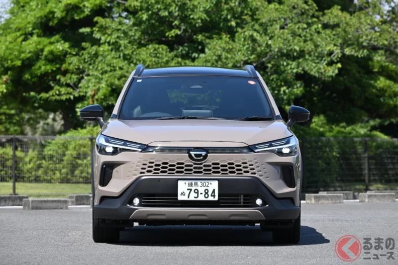 Toyota最新「剛剛好的SUV」引發關注！車長4.4m×車寬1.8m的車身，繳出每公升26.4公里的低油耗表現！登場至今4年……人氣依舊不減的「Corolla Cross」再度受到矚目！