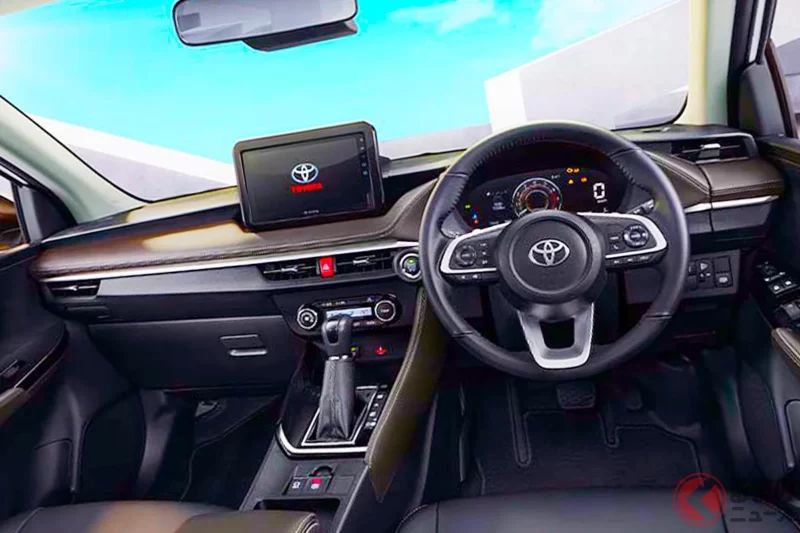 比 Corolla 還小的 Toyota 新型 sedan 引發大量迴響！「設計很年輕很不錯耶！」「很適合日本的道路」「我一定會買！」的聲音也湧現！採用帥氣臉、俐落設計的「新型 Vios」印尼版本到底是什麼樣的車！
