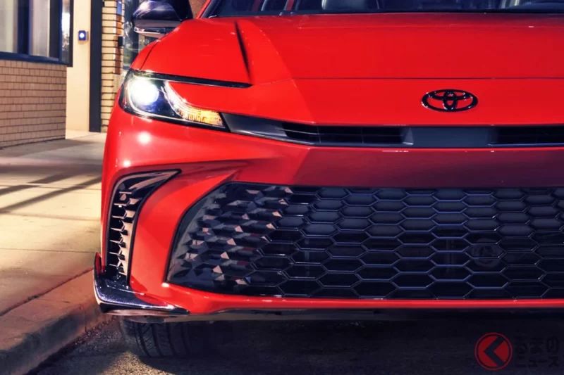 Toyota的「FF大型sedan」即將上市！？採用嶄新“Prius風前臉”×最新powertrain！日本市場復活的「Camry」究竟是什麼樣的車？