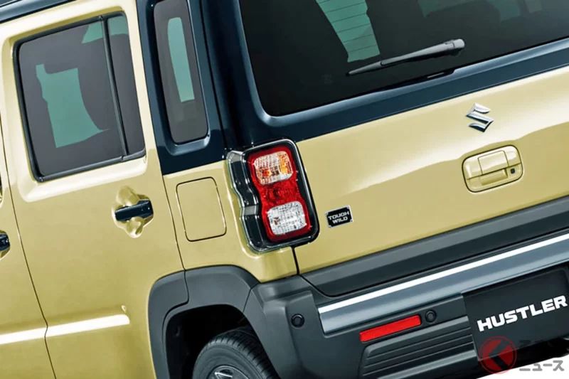 Suzuki「新款 Hustler」上市引發熱烈回響！採用專屬「巧克力磚」水箱護罩的「不同臉」版本登場，甚至有人說「比標準版更好看」？強化粗獷風格的「Tough Wild」也成為焦點，吸引大量關注