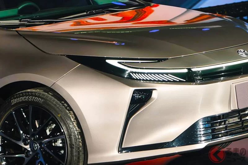 新車約230萬日圓！Toyota新型「Corolla」寬體規格引發熱烈討論！出現「根本像高級車！」「單純就是很帥」「超大的monitor好吸引人……」等好評！甚至提供「turbo engine」配置的超有型最新sedan，中國版車型究竟是什麼來頭？