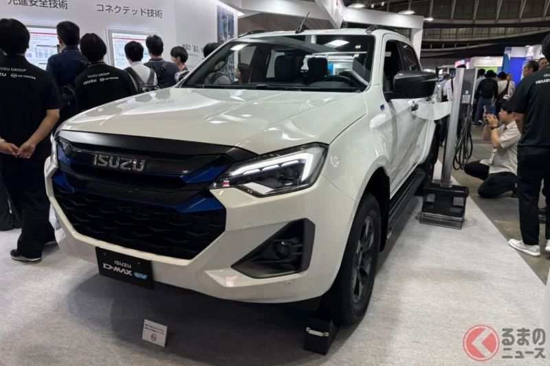 Isuzu公開展示全新「剽悍超靜音車型」實車！搭載高性能「4WD超靜音unit」，離地高達203mm！創新的「藍色三層V字grille」同樣吸睛，「D-MAX EV」海外版車型於人與車科技展亮相！